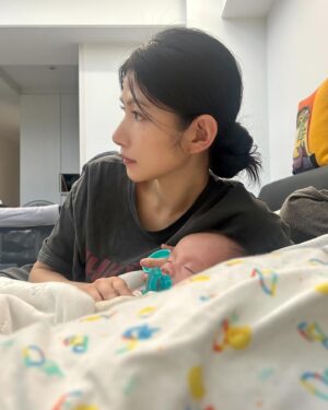 Lee Chien-Na Instagram - 每天忙著照顧寶寶 整理家務
都忘了今天是母親節
麻麻們辛苦了
希望我們都健健康康
開開心心❤️❤️❤️

#mothersday 
#姑姑的客製蛋糕充滿愛