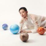 Lee Chien-Na Instagram - 好喜歡這樣與鏡頭對話 好像在宇宙世界裡 都擁有著一股特別的力量 那是媽媽寶寶 @mombaby_tw #momobaby #李千娜全新概念專輯 #關與妳 #媽媽絮語