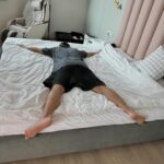 Lee Chien-Na Instagram - 懷孕的時候就一直在尋找月子中心 我最在意的除了乾淨舒適的空間之外 如果環境和照護幾乎都是打造給予寶寶的 就會是我想選擇的月子中心 那就看你想要的需求 然後就是 *專業營養師設計* 的月子餐 非常吸引我 一開始入住 提供專屬停車場 ~可以隨意進出~ 到達時 國泰服務人員會在停車場等候 幫你運送行李到房間用非常貼心 電梯需要專屬卡片才能到達月中樓層 所以很隱密 安全 首先有一個很大會客空間 每次只能兩組會客 不能接觸寶寶 防護做得很完善 拖鞋每天消毒更換 有育嬰室 瑜伽衛教室 休息室 哺乳室 護理站 茶水間（飲水機、微波爐、電鍋） 這是我很喜歡的空間規劃 餐點和照護 一天五餐（三餐正餐 兩餐點心） *養生茶、黑豆水、杜仲茶 依需求給予* 食物上的調整隨時可以告知 立即改善 一入住會下載國泰產後月子中心的App 可以隨時觀看寶寶 以及紀錄和看到寶寶的生活紀錄和健康狀況 每天自己挑選時間按打掃 每週會有小兒科醫師和婦產科醫師做檢查 一天有三班的護理師輪班 需要衛教 泌乳 換藥 他們隨時可以幫忙 特別是護理師 不得不說 很想把她帶回家 因為 從我一開始擠5CC的母乳 只能用針筒 請我老公幫我一滴一滴慢慢接 直到遇到護理長幫我泌乳 她有神奇的手跟巧勁和耐心 讓我一天一天更進步 現在可以擠到190CC母乳了 拔拔麻麻也有許多課程可以上 （瑜伽、衛教、寶寶洗澡⋯等等） 還有spa館預約 我真是第一次那麼久沒洗頭 在醫院住了五天 來到月中我就馬上預約了 麻麻們不用擔心 因為是室內 不怕吹風 美髮師是用中藥材煮過做淋洗 非常暖身和舒服 還有骨盆互按摩 胸部按摩⋯等等 是麻麻的天堂 雖然是第三胎 但隔了20年的時間 資訊 時代 現象 所有吸收的養分 都有超大的改變 無法再用以往的方式和習慣去教育和 照顧小孩 要調整 改變思維很多很多 所以可以趁著在月子中心 有護士們的協助儘量讓寶寶跟你們同室 了解寶寶的個性 需求 狀態 回到家雖然要適應環境 但至少你了解寶寶的生活作息和脾氣 知道怎麼照顧 不然到時候會非常無助 不知所措 月子中心所使用Ziaja的 寶寶沐浴乳 屁屁膏和 麻麻沐浴乳 乳液也是我很推的 （沒置入 真心喜歡） 這次非常謝謝 *國泰內湖產後* 給我很安心的環境休養 也瞭解好多好多關於寶寶的各種知識 我也讓自己重新歸零 跟拔拔一起學習 更謝謝護理師們那麼照顧Yellow 這一趟旅程是非常特別的經歷 接下來又是另一個開始 @cathaybabycare @cathayhcm #國泰內湖產後護理之家 #媽媽絮語