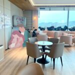 Lee Chien-Na Instagram - 懷孕的時候就一直在尋找月子中心 我最在意的除了乾淨舒適的空間之外 如果環境和照護幾乎都是打造給予寶寶的 就會是我想選擇的月子中心 那就看你想要的需求 然後就是 *專業營養師設計* 的月子餐 非常吸引我 一開始入住 提供專屬停車場 ~可以隨意進出~ 到達時 國泰服務人員會在停車場等候 幫你運送行李到房間用非常貼心 電梯需要專屬卡片才能到達月中樓層 所以很隱密 安全 首先有一個很大會客空間 每次只能兩組會客 不能接觸寶寶 防護做得很完善 拖鞋每天消毒更換 有育嬰室 瑜伽衛教室 休息室 哺乳室 護理站 茶水間（飲水機、微波爐、電鍋） 這是我很喜歡的空間規劃 餐點和照護 一天五餐（三餐正餐 兩餐點心） *養生茶、黑豆水、杜仲茶 依需求給予* 食物上的調整隨時可以告知 立即改善 一入住會下載國泰產後月子中心的App 可以隨時觀看寶寶 以及紀錄和看到寶寶的生活紀錄和健康狀況 每天自己挑選時間按打掃 每週會有小兒科醫師和婦產科醫師做檢查 一天有三班的護理師輪班 需要衛教 泌乳 換藥 他們隨時可以幫忙 特別是護理師 不得不說 很想把她帶回家 因為 從我一開始擠5CC的母乳 只能用針筒 請我老公幫我一滴一滴慢慢接 直到遇到護理長幫我泌乳 她有神奇的手跟巧勁和耐心 讓我一天一天更進步 現在可以擠到190CC母乳了 拔拔麻麻也有許多課程可以上 （瑜伽、衛教、寶寶洗澡⋯等等） 還有spa館預約 我真是第一次那麼久沒洗頭 在醫院住了五天 來到月中我就馬上預約了 麻麻們不用擔心 因為是室內 不怕吹風 美髮師是用中藥材煮過做淋洗 非常暖身和舒服 還有骨盆互按摩 胸部按摩⋯等等 是麻麻的天堂 雖然是第三胎 但隔了20年的時間 資訊 時代 現象 所有吸收的養分 都有超大的改變 無法再用以往的方式和習慣去教育和 照顧小孩 要調整 改變思維很多很多 所以可以趁著在月子中心 有護士們的協助儘量讓寶寶跟你們同室 了解寶寶的個性 需求 狀態 回到家雖然要適應環境 但至少你了解寶寶的生活作息和脾氣 知道怎麼照顧 不然到時候會非常無助 不知所措 月子中心所使用Ziaja的 寶寶沐浴乳 屁屁膏和 麻麻沐浴乳 乳液也是我很推的 （沒置入 真心喜歡） 這次非常謝謝 *國泰內湖產後* 給我很安心的環境休養 也瞭解好多好多關於寶寶的各種知識 我也讓自己重新歸零 跟拔拔一起學習 更謝謝護理師們那麼照顧Yellow 這一趟旅程是非常特別的經歷 接下來又是另一個開始 @cathaybabycare @cathayhcm #國泰內湖產後護理之家 #媽媽絮語
