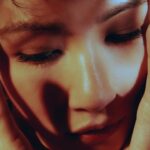 Lee Chien-Na Instagram - 歌手是一個說故事的人 不過當一位歌手是一件非常瘋狂的事 @niusnews #李千娜全新概念專輯 #關與妳