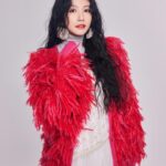 Lee Chien-Na Instagram - 第二波主打歌〈你成了我好多個誰〉 跳脫世俗對情人的狹隘定義 邀請抒情王子韋禮安悉心譜曲 藉由詩人羅毓嘉洗鍊且細膩的文字 點出情人在甜蜜之外還能扮演的多種面向 這些面貌如支流般，匯聚成理想愛情的模樣 偷偷預告 MV即將上線 12/29 全新概念專輯《關・與妳》 實體數位 正式發行 Link in Bio @weibirdmusic #韋禮安 #羅毓嘉 #李千娜 #你成了我好多個誰 #愛人 #關與妳 #全新概念專輯