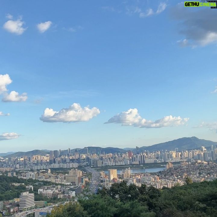 Lee Da-in Instagram - 모두 행복한 추석 연휴 보내세요💙☺️ 너무 예쁜 오늘 하늘처럼 예쁜 하루하루 되시길 바라요🕊🌿