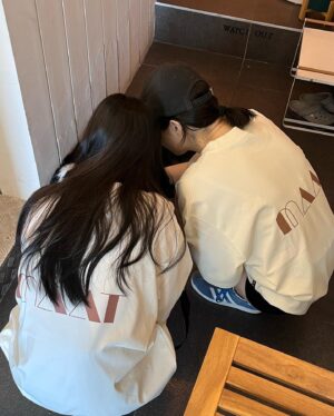Lee Da-in Instagram - 너무너무 더우니까 바다사진,,🌊🐾