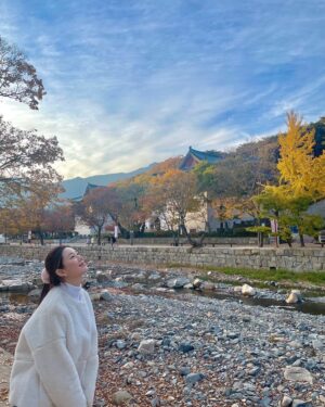 Lee Da-in Instagram - 𝘏𝘢𝘱𝘱𝘺 𝘕𝘦𝘸 𝘠𝘦𝘢𝘳🤍💛💚
모두 새해 복 많이많이 받으세요🐰