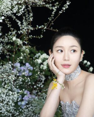 Lee Da-in Instagram - 첫 결혼기념일 축하해요💍
앞으로도 잘 부탁드립니다🤍

(예쁜사진 많이 찍고 엄청 신났던 날🥹..물론 나만)