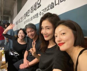 Lee El Instagram - _
이 보물같은 사람들 만나려고 행복배틀 했지🖤