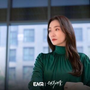 Lee El Instagram - _
행복배틀 6부
드디어 오늘 밝혀지는 미호와 유진의 과거 이야기.
고등학생이었던 그녀들은 왜 그토록 서로를 증오하게 됐을까?

ENA <행복배틀> 수/목 밤 9시 방송
