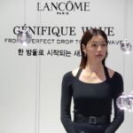 Lee El Instagram - _ 랑콤 제니피끄 웨이브 팝업 /@이태원 에 다녀왔어요! 제니피크를 모티브로 한 전시가 흥미로웠어요, 특히 조명방!ㅎ #GenifiqueWaveEvent #랑콤 #제니피끄세럼 @lancomeofficial