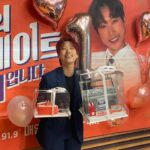 Lee Eun-jae Instagram - 어느새 두데 1주년입니다! 과분한 선물 너무 감사드립니다🌹 항상 신경 써주시고 돌봐주시고 잊지 않고 찾아주시고 생각해 주시고 챙겨주시고 사랑해주셔서 감사합니다🫶 남은 시간도 꼭꼭 눌러서 알차게 쓰자구용🍀 #두시의데이트 #두식이 #재없사
