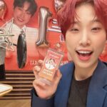 Lee Eun-jae Instagram - 어느새 두데 1주년입니다! 과분한 선물 너무 감사드립니다🌹 항상 신경 써주시고 돌봐주시고 잊지 않고 찾아주시고 생각해 주시고 챙겨주시고 사랑해주셔서 감사합니다🫶 남은 시간도 꼭꼭 눌러서 알차게 쓰자구용🍀 #두시의데이트 #두식이 #재없사