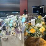 Lee Eun-jae Instagram - 어느새 두데 1주년입니다! 과분한 선물 너무 감사드립니다🌹 항상 신경 써주시고 돌봐주시고 잊지 않고 찾아주시고 생각해 주시고 챙겨주시고 사랑해주셔서 감사합니다🫶 남은 시간도 꼭꼭 눌러서 알차게 쓰자구용🍀 #두시의데이트 #두식이 #재없사