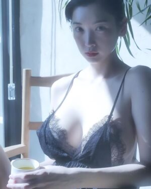 Lee Hae-in Instagram - 아침햇살과 새섹시 🖤