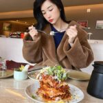 Lee Hae-in Instagram - 요즘 먹은것들 ! 맛있게찌🥙🥗🍰🧋