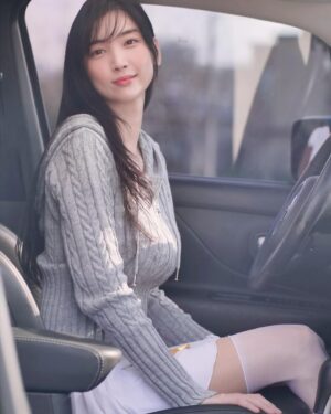 Lee Hae-in Instagram - 무슨촬영일까요?☺️🤍