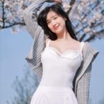 Lee Hae-in Instagram - 촬영현장스틸컷 🌸 꽃구경도했어요 히힛