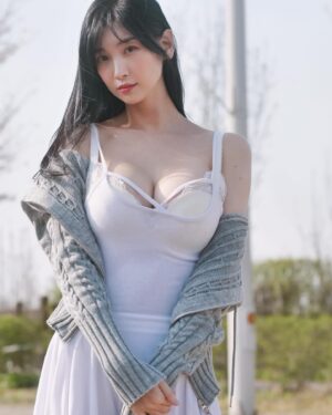 Lee Hae-in Instagram - 촬영현장스틸컷 🌸 꽃구경도했어요 히힛