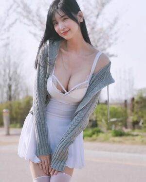 Lee Hae-in Instagram - 촬영현장스틸컷 🌸 꽃구경도했어요 히힛
