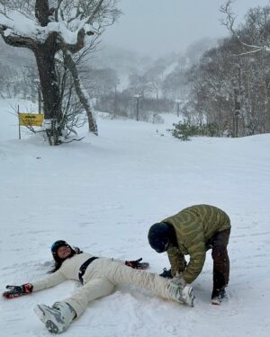 Lee Hae-young Instagram - 정말 몇년만에 건강해져 타는 스키!!!⛷️⛷️
#뿌이뿌이부부