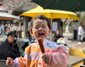 Lee Ji-hye Instagram - 닮은꼴 3인방

그중 제일 피곤하신 어른신 ㅋㅋ