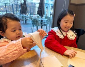 Lee Ji-hye Instagram - 닮은꼴 3인방

그중 제일 피곤하신 어른신 ㅋㅋ