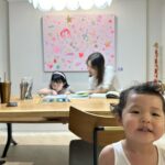 Lee Ji-hye Instagram - 난데없이 나타난 이 장난꾸러기를 어떡하지 ㅋㅋ 우리집 공부하는분위기 조성중 첫날 ㅋ 나는 독서를 다기 시작 몇장을 읽을수있을지.. 자 다시 지식쌓기 시작해보자!!!!!! 나 똑똑해질라니까 두고봐유 ㅋㅋㅋㅋㅋㅋㅋㅋㅋ 그와중에 그림 너무 이뿌네 #그림렌탈#그림구독#그림대여 #아트리빙 #캔버스액자 #인테리어액자 #인테리어그림 #집들이그림 #이사선물