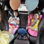 Lee Ji-hye Instagram - 서울 오자마자 또 우린 어디론가 ㅋㅋㅋㅋㅋㅋㅋㅋ 엘리가 맨날 엄마랑 앞에 같이 앉겠다고 해서 곤혹스러웠는데 지선언니가 보내준 선물에 아이들 완전 자기자리 찾았네요잉 ㅋㅋ 감사합니당😍 그나저나 차는 왜이리 막히는걸까요 #티니핑카시트 #토드비