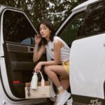 Lee Ju-yeon Instagram - 트래비스매튜 X 배우 이주연(@jupppal) 골프 라이프스타일 매거진 더 그린컵 @thegreencup.official 과 함께한 글로벌 프리미엄 골프웨어 트래비스매튜 @travismathew_kr 24SS 컬렉션 화보💙 The Perfect Sunday Vibes 주말 아침, 늘 그렇듯 필드로 나서본다. 말간 얼굴로 무심히 있다가도 단단한 눈빛으로 자신만의 루틴을 시작하는 배우 이주연. 그녀의 완벽한 하루, 그리고 트래비스매튜의 프리미엄 스타일로 가득 채운 새로운 골프 씬. editor Choi Wonju @lotsoffun____ photographer JDZ Chung @jdzcity model Lee Juyeon @jupppal hair / make up Kim Mini @m_j108 location Cypress Golf & Resort @cypress_jeju cooperation TravisMathew @travismathew_kr