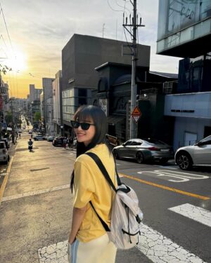 Lee Ju-yeon Instagram - 긴머리 변신
기분 좋아용 🩵

#에드비붙임머리 🩵
골프복 말고 편한 트레이닝도 예쁜
 @travismathew @travismathew_kr 🩶