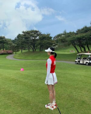 Lee Ju-yeon Instagram - 골프 시이작 ⛳️🌷💗💓
#GFORE_INVITATIONAL2024