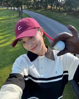 Lee Ju-yeon Instagram - 골프 시이작 ⛳️🌷💗💓
#GFORE_INVITATIONAL2024