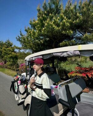 Lee Ju-yeon Instagram - 골프 시이작 ⛳️🌷💗💓
#GFORE_INVITATIONAL2024