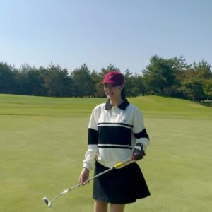 Lee Ju-yeon Instagram - 골프 시이작 ⛳️🌷💗💓
#GFORE_INVITATIONAL2024