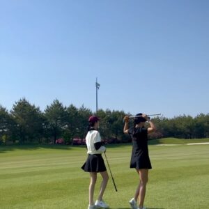 Lee Ju-yeon Instagram - 골프 시이작 ⛳️🌷💗💓
#GFORE_INVITATIONAL2024