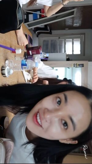Lee Ju-yeon Instagram - 유튜브 뭐 찾아보다가 예전에 찍은 렝 유튜브 ㅎㅎ
웃겨서 녹화해봤당 ㅋㅋㅋ
(화장못하는 나 화장 가르쳐주는 컨텐츠로 찍어보자 쩡언니랑 모였는데..)
수다 떨다 급하게 끝남 ㅋㅋㅋㅋ

저는 아직도 화알못.....

잠시 함께봐용 ㅋㅋㅋㅋ🤣🤣😀😀😁😁