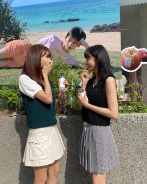 Lee Ju-yeon Instagram - 봄봄하네 🌷
울 주현언니 @juhyun1023 고생했어 🧡
옷 넘 예쁘다🫶 @cloveclub 

쩡언니랑 쌍둥이 컨셉이예요 💚