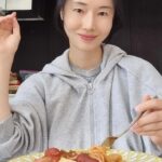 Lee Jung-hyun Instagram – 이번에 편스토랑에서 우승한 이정현 나폴리탄파스타입니다😍 예전 경양식집 스파게티가 그대로 재현되었어요~세상에.. 일본 원조집보다 훨씬 맛있습니다!😍 

지난 마라족발에이어 이번에도 
맛재현을 정말 잘해주셨어요! 

여러분들 꼭 한번 드셔보시길 바래요~!

ㅋ이제부터 울신랑 최애 메뉴 나폴리탄 파스타는 편리한 밀키트로 주문해먹으려고요ㅎㅎ

#프레딧몰 에서 주문하시면 됩니다!

수익금은 결식아동들을 위해 기부된다고해요😍
@fredit_official