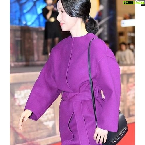 Lee Jung-hyun Instagram - #명량 의 정씨여인이 응원왔어요ㅎㅎ 아악~!🙋♀️ 이순신3부작중 마지막! #노량 이 다음주 20일 개봉합니다🌊 역사 그대로 펼쳐진 전투! 우리의영웅 #이순신장군님 의 역대급 해전이 펼쳐집니다..🔥🔥🔥 손에 땀을쥐고 봤네요..🙏🥹 특수관에서 보시는거 추천드려요👍 노량대박기원홧팅요~🙏👍아악~~~!🔥 #대한민국국민이라면꼭봐야할영화 #김한민 감독 #김윤석 #백윤식 #정재영 #허준호 #최덕문 #박명훈 #김성규 #문정희