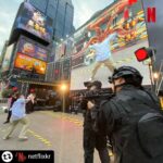 Lee Jung-hyun Instagram - 이시각..강남역 상황..!💥 오늘 오후4시 기생수더 그레이 가 넷플릭스에서 공개됩니다!🙌 기생수잡으러 강남역 고고👉 #리그램 - @netflixkr by @get_regrammer 혹시 내 친구도..? 너 T가 아니라 ‘기’야? 감정 표현이 서툴거나 말투가 기계적이고, 밤에 자꾸 사라지는 등 의심 증상을 보이는 친구가 있다면 즉시 #기생수_선별검사소 에 동반 방문하십시오. ⚠️기생생물 선별검사소 운영 안내⚠️ 🚩선별검사소 위치: 강남역 메가박스 옆 (11번 출구 직진 200m) 🕖운영 기간: 4월 5일~4월 14일 (월~목 10:00부터 22:00까지, 금~일 11:00부터 23:00까지) 방문 인증샷과 함께 #기생수_선별검사소 해시태그와 @netflixkr 계정 태그를 완료하시면 추첨을 통해 피규어 세트를 드립니다. 나와 내 친구의 안전을 위해 적극 참여하시길 당부드립니다. #기생수_더그레이 #Parasyte_TheGrey