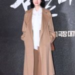 Lee Jung-hyun Instagram - 황정민선배의 사탄들린 연기!👍🎉🎉 역대급입니다..어제밤을 새서..정말 너무 피곤했는데 시간가는 줄 몰랐어요..😳!!! 여러분들 꼭 보세요! 🙏 정민오빠최고~😆👏👏👏 촬영도 넘 좋았는데요..알고보니..역시 이모개촬영감독님!👍😍 #서울의봄 #11월22일개봉 #예매고고 #황정민 #정우성