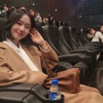 Lee Jung-hyun Instagram - 황정민선배의 사탄들린 연기!👍🎉🎉 역대급입니다..어제밤을 새서..정말 너무 피곤했는데 시간가는 줄 몰랐어요..😳!!! 여러분들 꼭 보세요! 🙏 정민오빠최고~😆👏👏👏 촬영도 넘 좋았는데요..알고보니..역시 이모개촬영감독님!👍😍 #서울의봄 #11월22일개봉 #예매고고 #황정민 #정우성