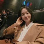 Lee Jung-hyun Instagram - 황정민선배의 사탄들린 연기!👍🎉🎉 역대급입니다..어제밤을 새서..정말 너무 피곤했는데 시간가는 줄 몰랐어요..😳!!! 여러분들 꼭 보세요! 🙏 정민오빠최고~😆👏👏👏 촬영도 넘 좋았는데요..알고보니..역시 이모개촬영감독님!👍😍 #서울의봄 #11월22일개봉 #예매고고 #황정민 #정우성