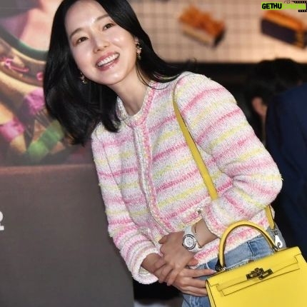 Lee Jung-hyun Instagram - 제가 주연했던 '성실한나라의 앨리스' 안국진감독이 손석구배우와 만나 영화 '댓글부대' 를 개봉하게 되었어요~🎉 안감독님손배우님 홧팅~~👍🎉🎉🎉 #댓글부대 3월27일개봉🙌