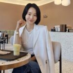 Lee Jung-hyun Instagram - 9월22일 이번주 금요일 오후3시! #연세와병원점 에 #폴바셋 이 와서 직접 커피를 내려줍니당! 세계최고 바리스타 폴바셋이 직접 커피를 내려주다니..🥹 저도 가서 오픈런 하려고요ㅎㅎㅎ 🏃‍♀️🏃 여러분 우리 다같이 커피한잔해용~☕️ 모두 금요일에 만나요~😚 #폴바셋내한 💛 #폴바셋이인천에뜬다요😆 @paulbassettkorea @yonseiwa