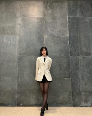 Lee Re Instagram - -
ㅈ..저기…
그…..
부끄럽지만 저의 소소한 벯린 일상 븨로그가 올라왔어요………!
그……많이 안 바쁘시면..~
한번….보시겠어요 ?

(유튜브 noon company 에서 확인하실 수 있어요오)