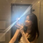 Lee Re Instagram - - ㅈ..저기… 그….. 부끄럽지만 저의 소소한 벯린 일상 븨로그가 올라왔어요………! 그……많이 안 바쁘시면..~ 한번….보시겠어요 ? (유튜브 noon company 에서 확인하실 수 있어요오)