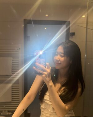 Lee Re Instagram - -
ㅈ..저기…
그…..
부끄럽지만 저의 소소한 벯린 일상 븨로그가 올라왔어요………!
그……많이 안 바쁘시면..~
한번….보시겠어요 ?

(유튜브 noon company 에서 확인하실 수 있어요오)