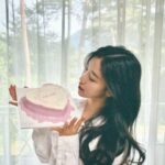 Lee Re Instagram - 무주로 날아온 달콤한 선물🎀💗
