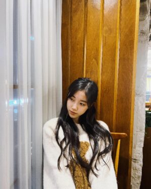 Lee Re Instagram - 새해 복 많이 받으세요오🙇🏻‍♀️

D 8 👉🏻😏👉🏻