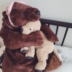 Lee Re Instagram - 🧸.................가자. #애착인형 #레이첼 #괜찮아괜찮아괜찮아 #안아줄께 #이거사줘💕 #아삐찬스